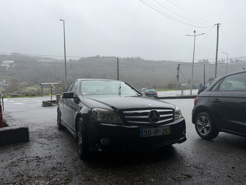 Mercedes C220 AMG Line 2010 | Diesel | 250 000 km | Excelente Estado