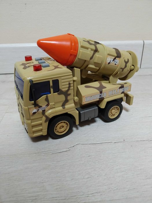 Іграшкова машинка зі звуком