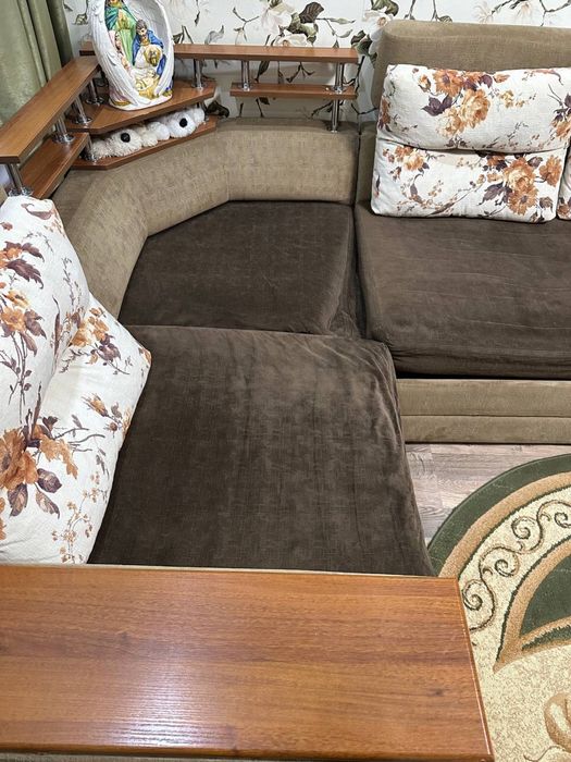 Диван кутовий в хорошому стані