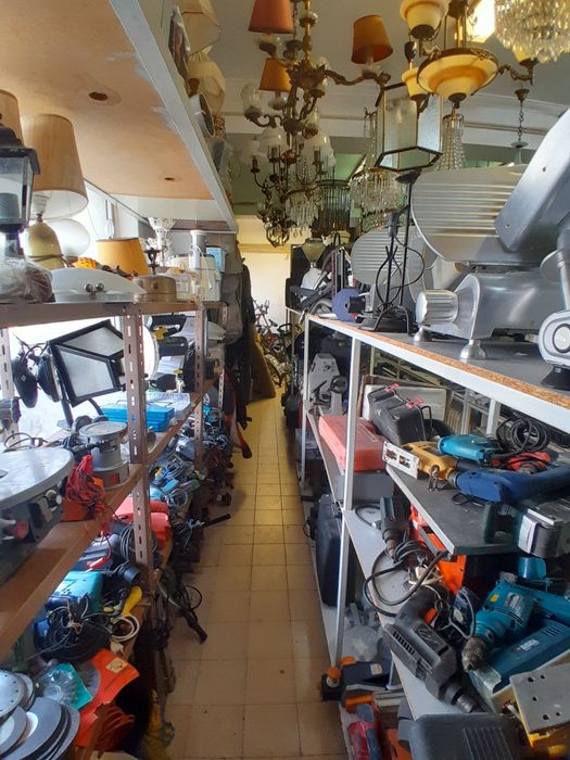 Alugo loja  mem- martins 2000€ mes
