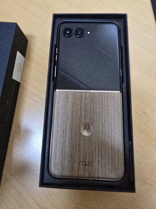 Motorola Razr 60 Ultra - 512Gb = Novo