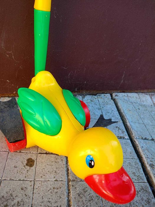 Дитяча механічна іграшка з ручкою "Качечка"