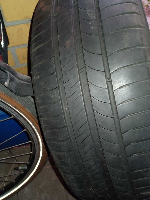 Sprzedam felgi aluminiowe z oponami letnimi