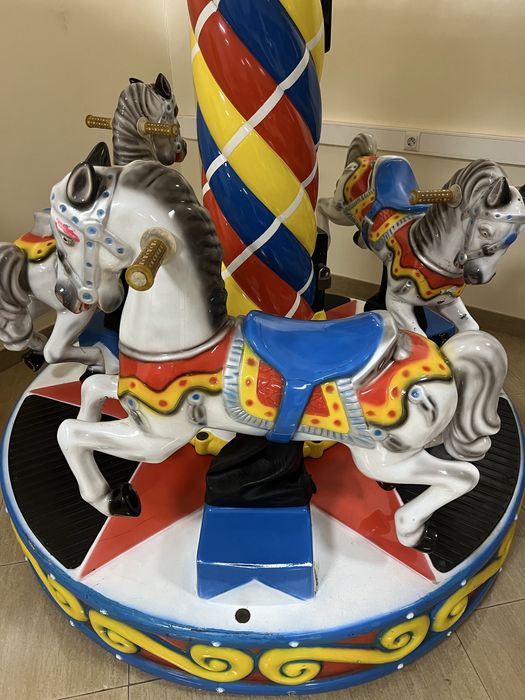 Carrossel de 3 cavalos