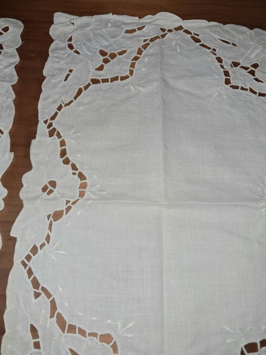 Conjunto textil com bordados