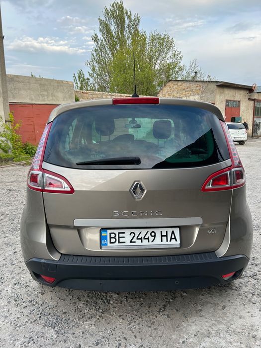 Автомобіль RENAULT