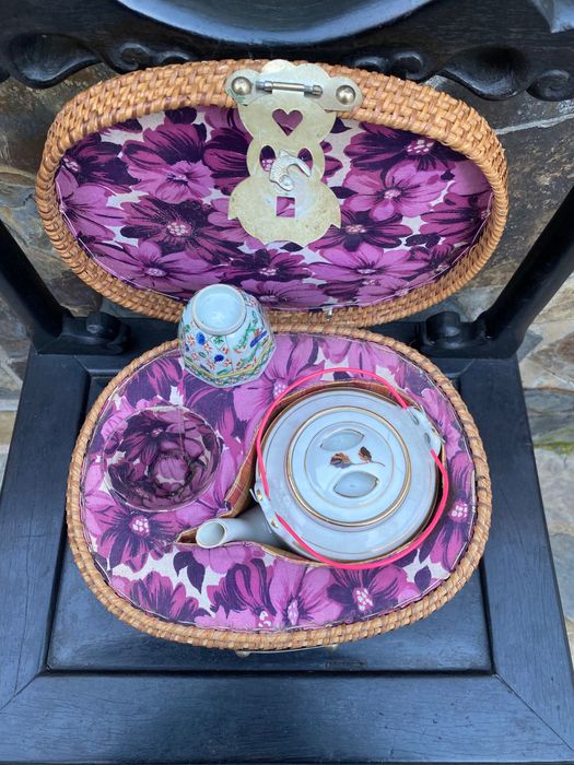 Cesta com Bule e taça porcelana Chinesa Centenária 28 cm