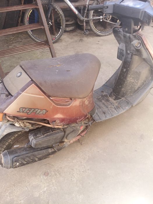 Скутер Сузукі  сепія