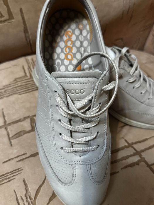 Кросівки  39 розмір