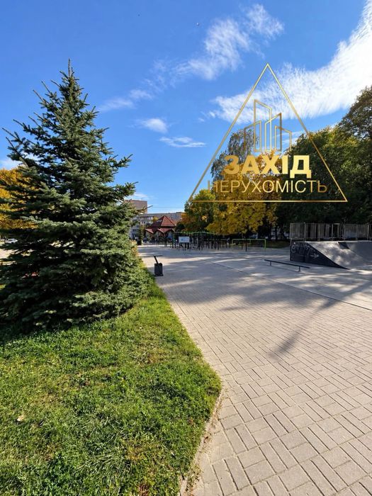 Трикімнатна чешка на пр. Молоді, 2 поверх