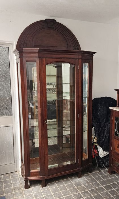 Móvel e cristaleira super antigos