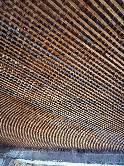 Продам будинок (незавершене будівництво) з земельною ділянкою 0.12 га