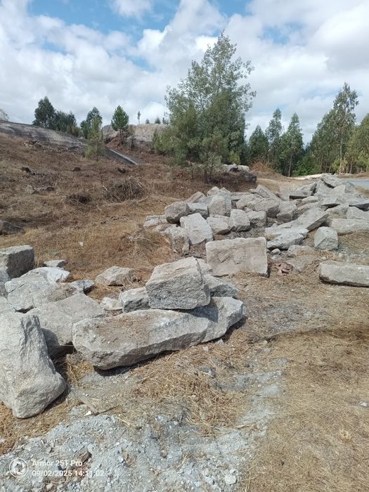 Pedra rústica para muros