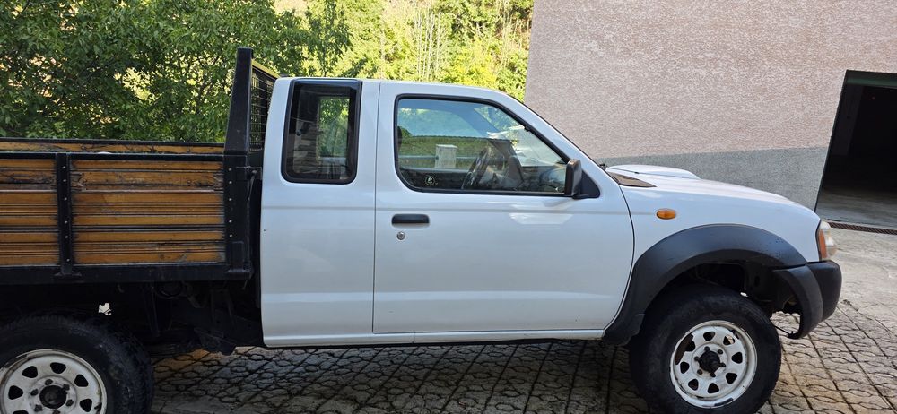 NISSAN D22 4X4 2010