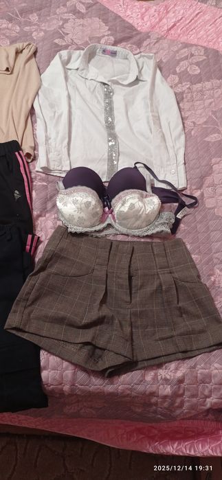 Віддам безкоштовно  одяг для дівчинки 12-13 б/в