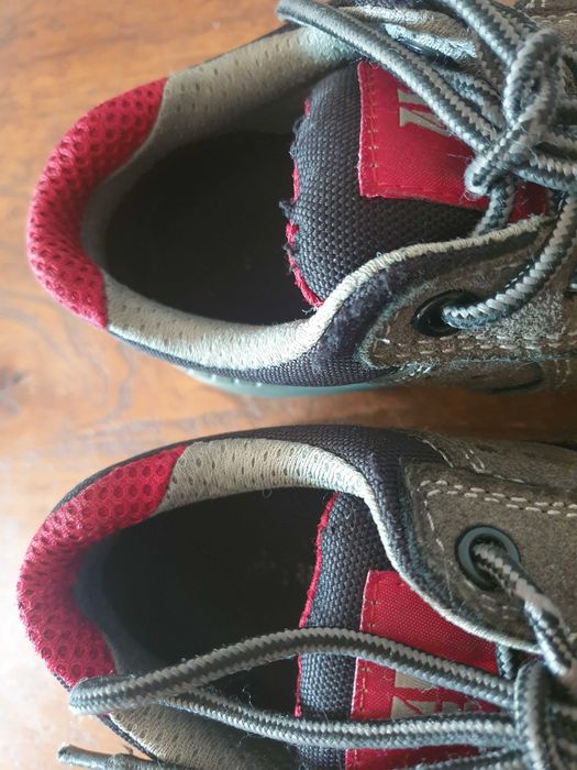 Sapatos com biqueira de aço 36