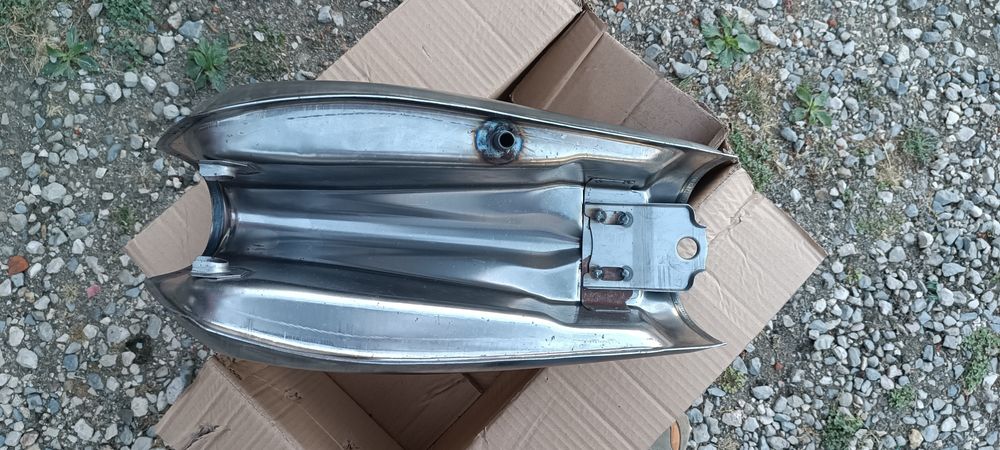 Banco e depósito scrambler café racer