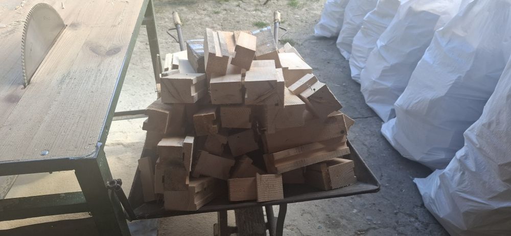 Drewno opałowe - klocki - dłużej trzyma ciepło