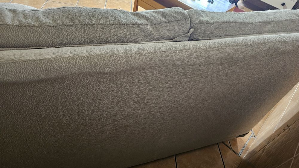 Sofá Beje de 2 Lugares Usado
