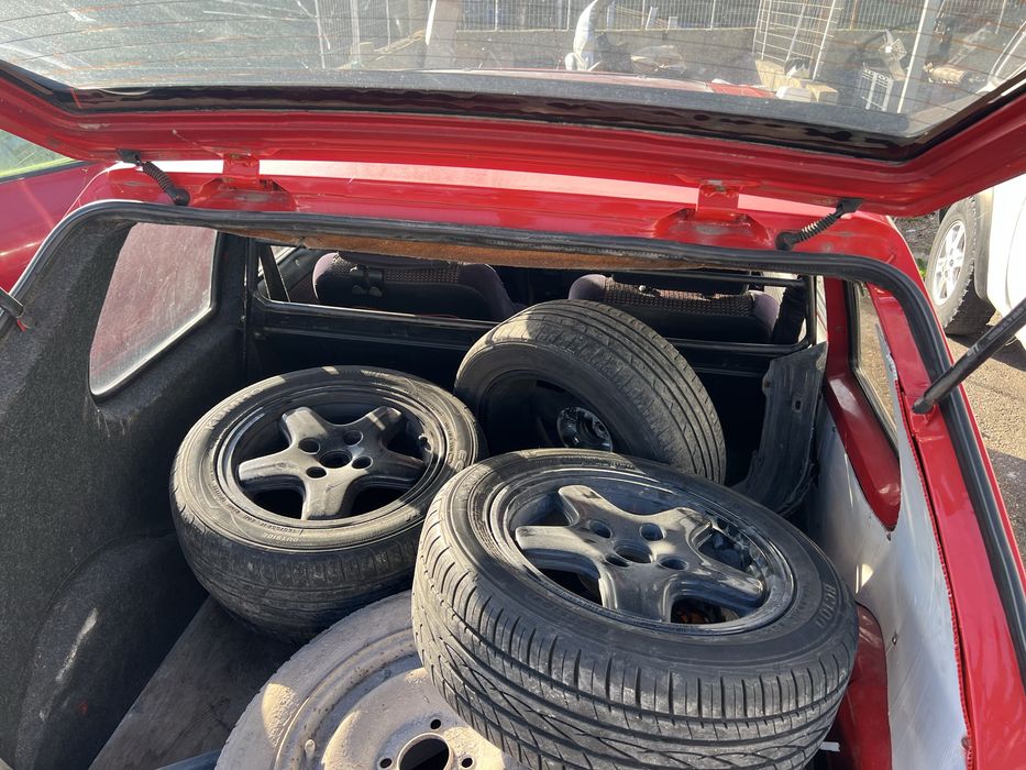 Vendo 205 xad 1.8d e outro igual para pecas mas tambem esta andar