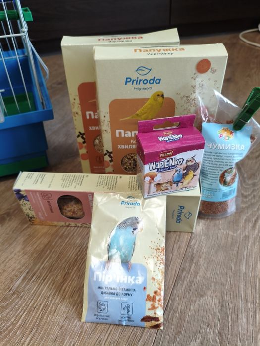 Продам клітку для папужки з усім наповненням та кормами