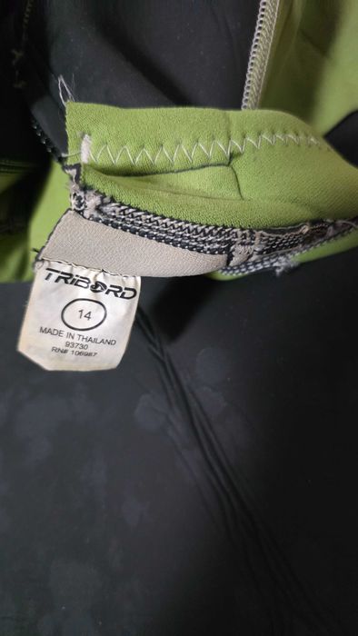 Fato para Bodyboard ou simplesmente para as crianças vestirem quando a água do mar está fria.