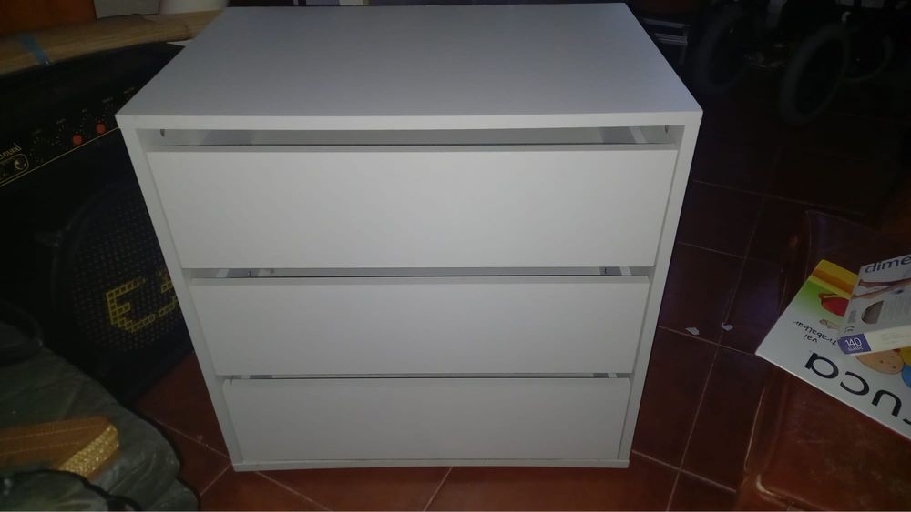 Cómada  branca IKEA Malm de 3 gavetas