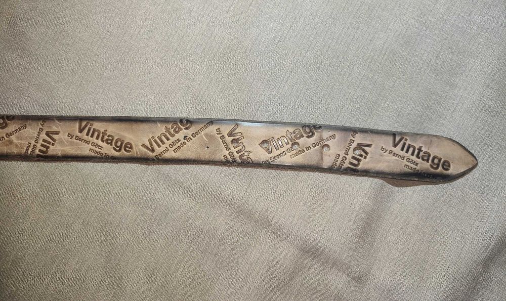 Skórzany tłoczony pasek męski damski marki Bernd Gotz