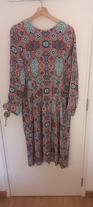 Vestido H&M cai fluido