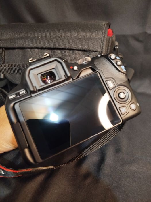 Máquina Fotográfica CANON EOS 250D +EF-S 18-55  COMO NOVA em Garantia