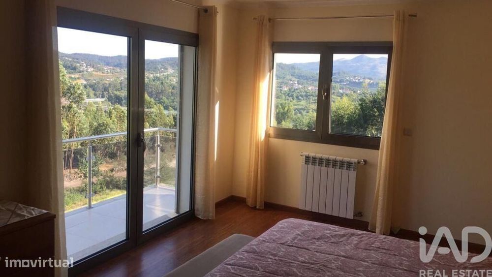 Casa / Villa T3 em Refóios do Lima de 185,00 m2