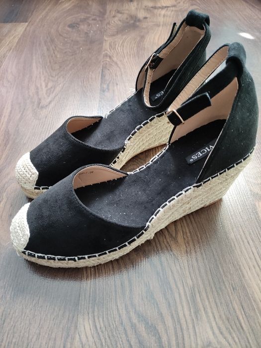 Sandały z ekozamszu