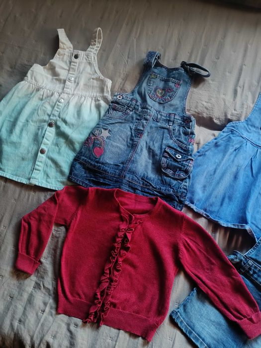 Piękne 4 sukienki jeansowe dla dziewczynki