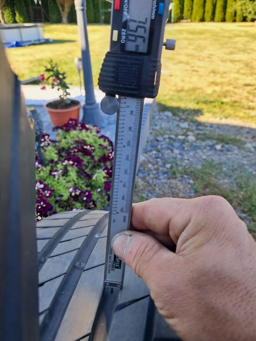 Komplet opon  235/50/19 .stan jak NOWE