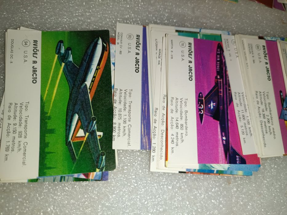 87 antigos cromos das chicletes Piratas "Aviões a Jacto"