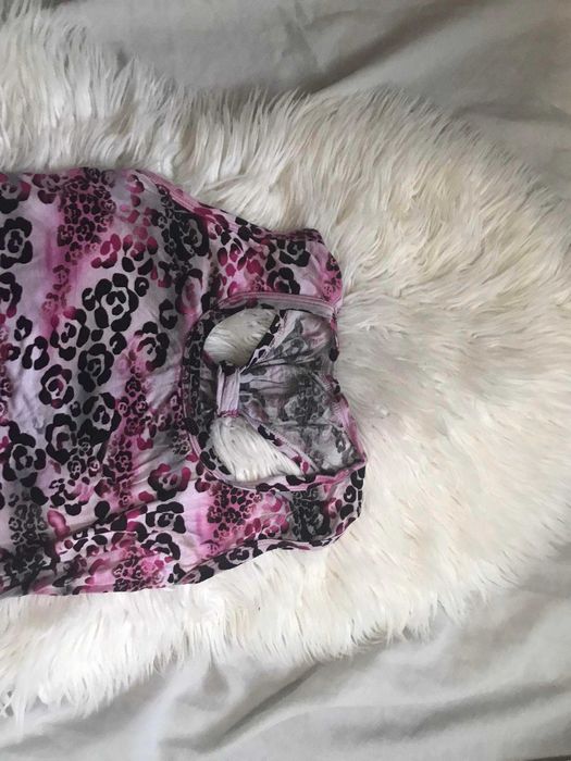 T-shirt 100% Algodão assimétrica com estamapado leopardo