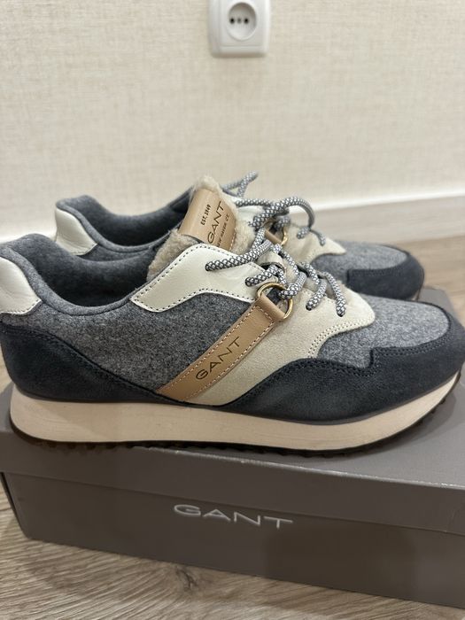 Продам жіночі замшеві кросівки Gant розмір 40