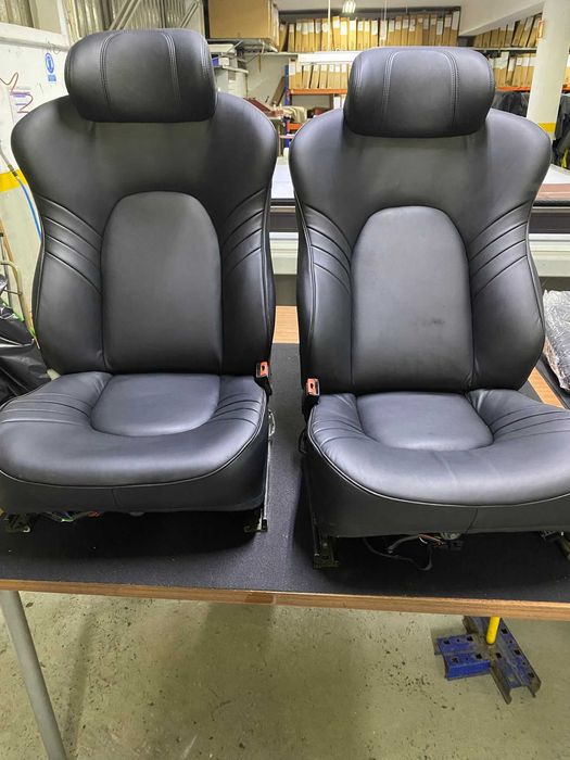 Bancos da frente Saab 9000 Aero em pele