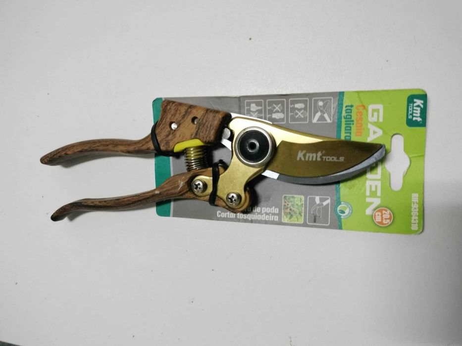 Tesoura de poda de vinha ou roseiras de jardim