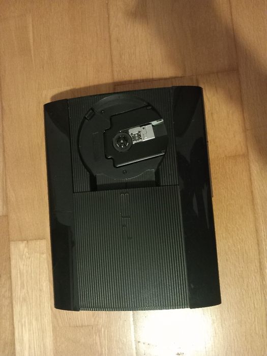 Ps3 Slim, 5 jogos e 2 comandos