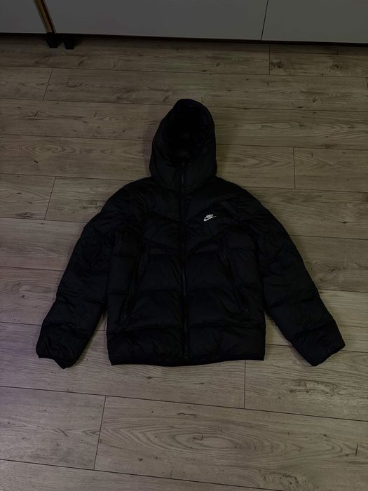 czarna kurtka nike