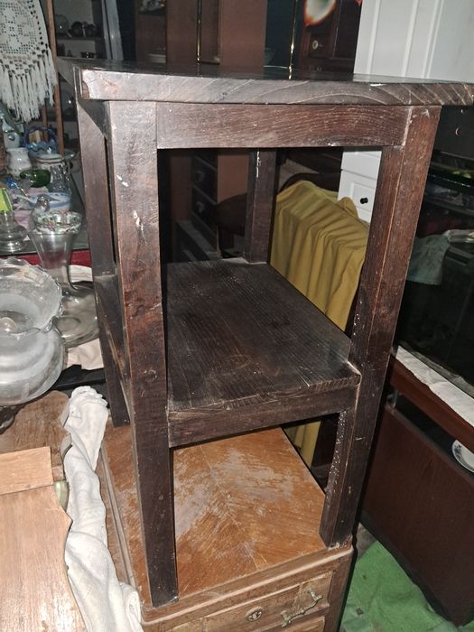 Mesinha de apoio em madeira