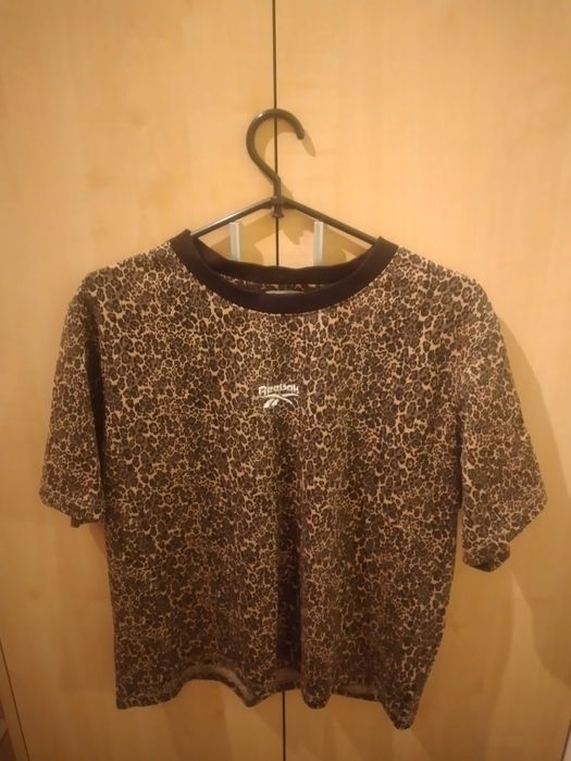 T-shirt w panterkę Reebok