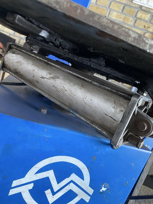 Шиномонтажний станок