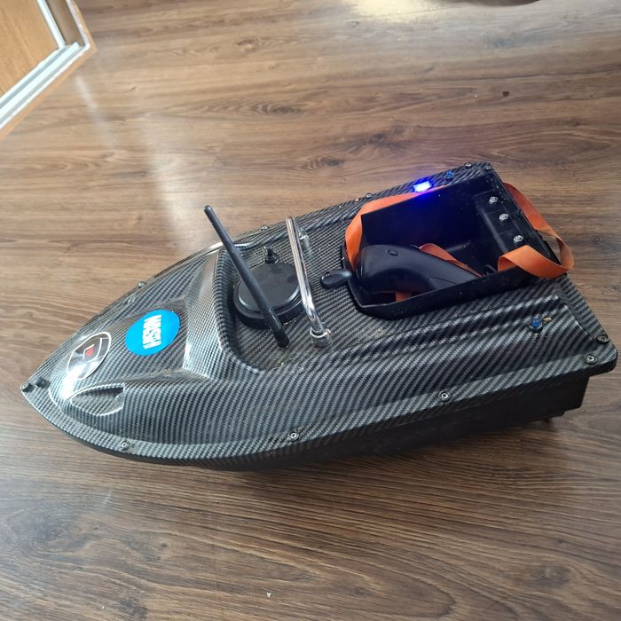 Łódka Zanętowa FLYTEC D13 Carbon 12000 Mah