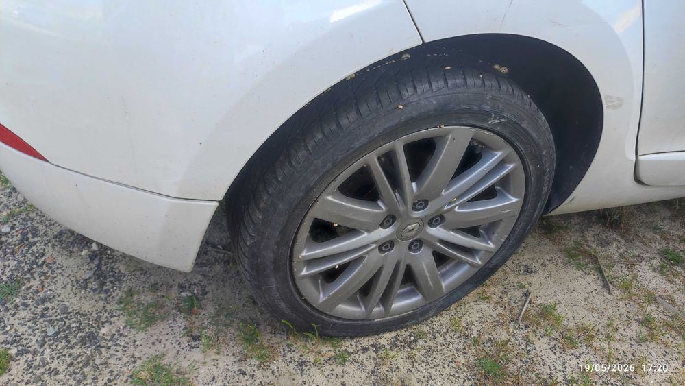 Vende-se carro Batido/ partes (peças) Megane cor Branca 2012
