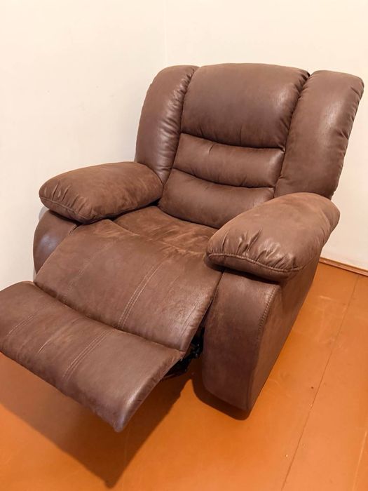 Продам дуже зручне крісло-реклайнер