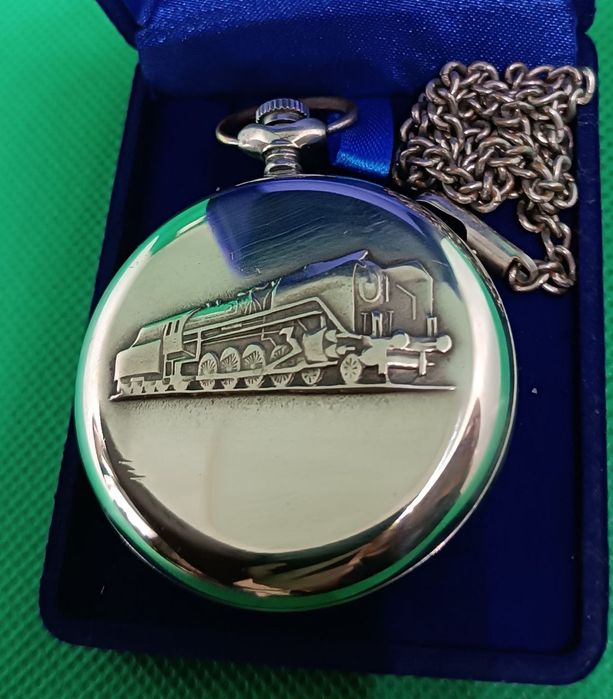 Часы  карманные Молния (Паровоз)в футляре с родной цепочкой Serkisof