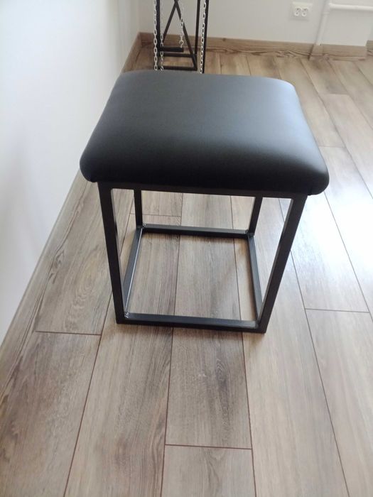 Стілець лофт ручної роботи.