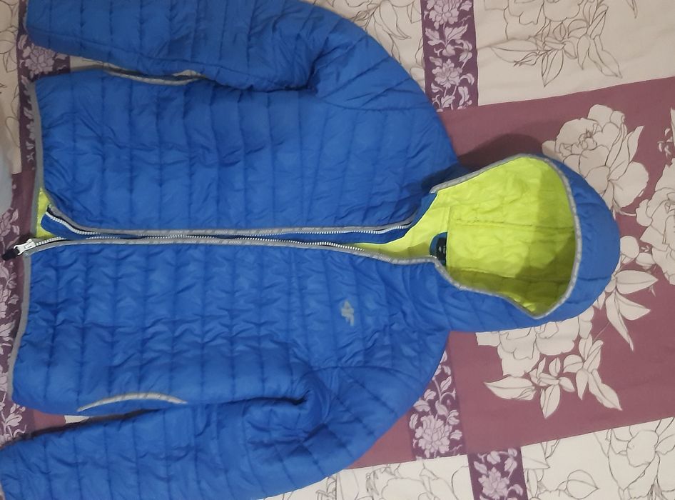 Куртка осінь-весна.